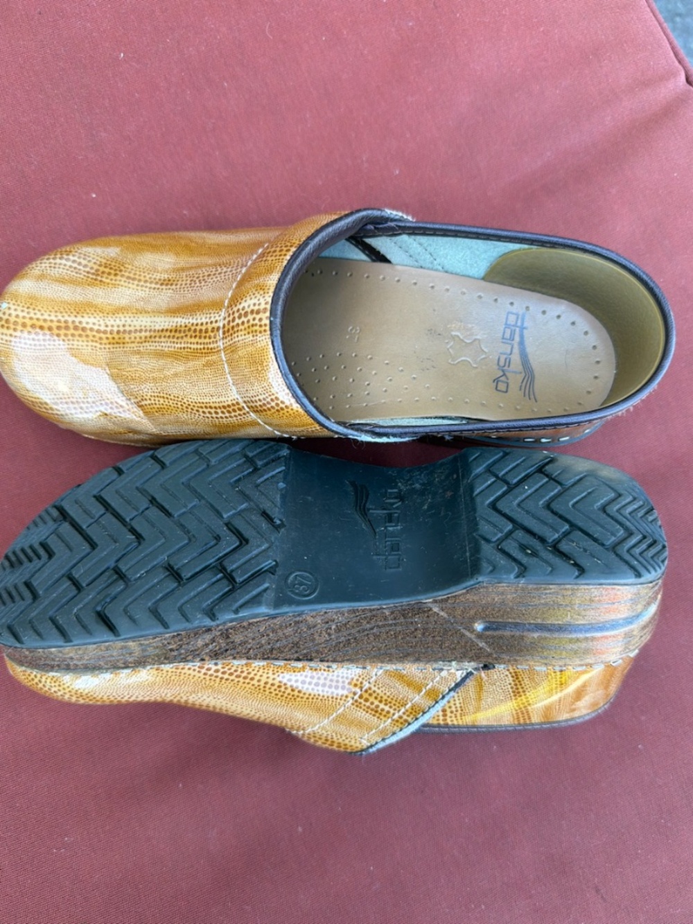 Dansko Professional Clogs Honey Patent Leather EU 37 US 7